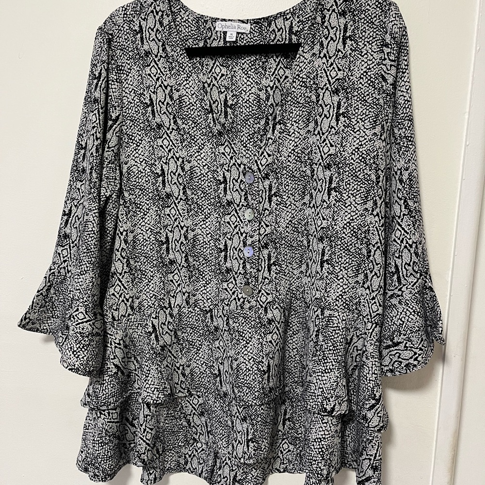 Elegant Black and White Snake Print Blouse